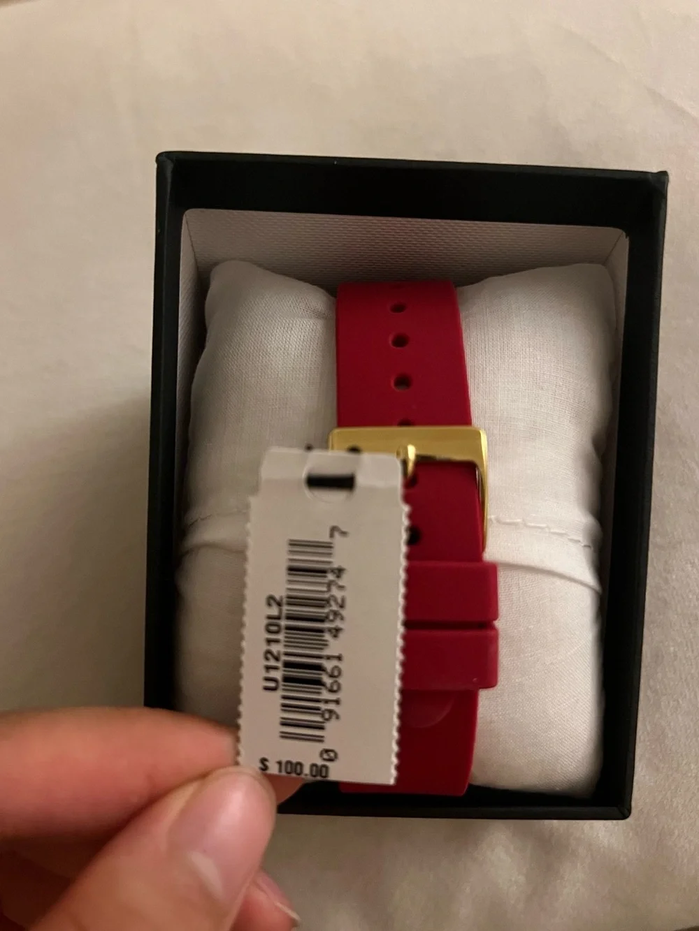 Guess women’s analog